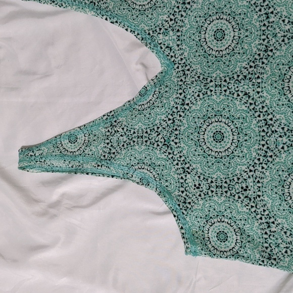 UO V-Neck Cropped Tank Top, Color Turquoise Size L - Picture 5 of 14